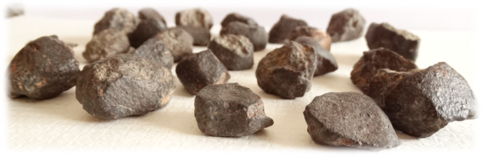 fragments de météorites - chondrites NWA 869 Maroc